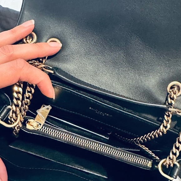 SAINT LAURENT
Medium Loulou Shoulder Bag - Picture 4 of 5